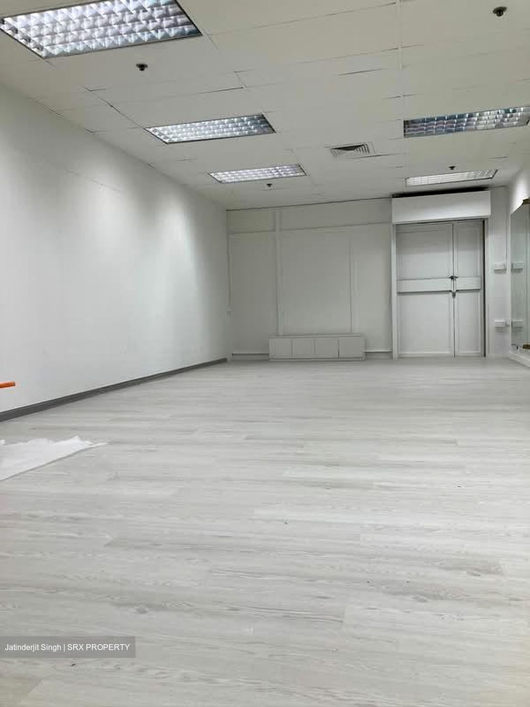 High Street Centre (D6), Office #561309731